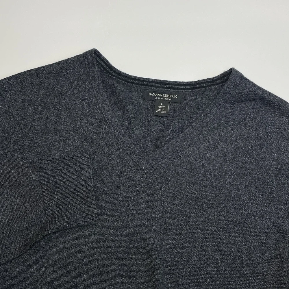 Banana Republic Luxury Blend Sweater Mens Large V-Neck Silk Cashmere Blend